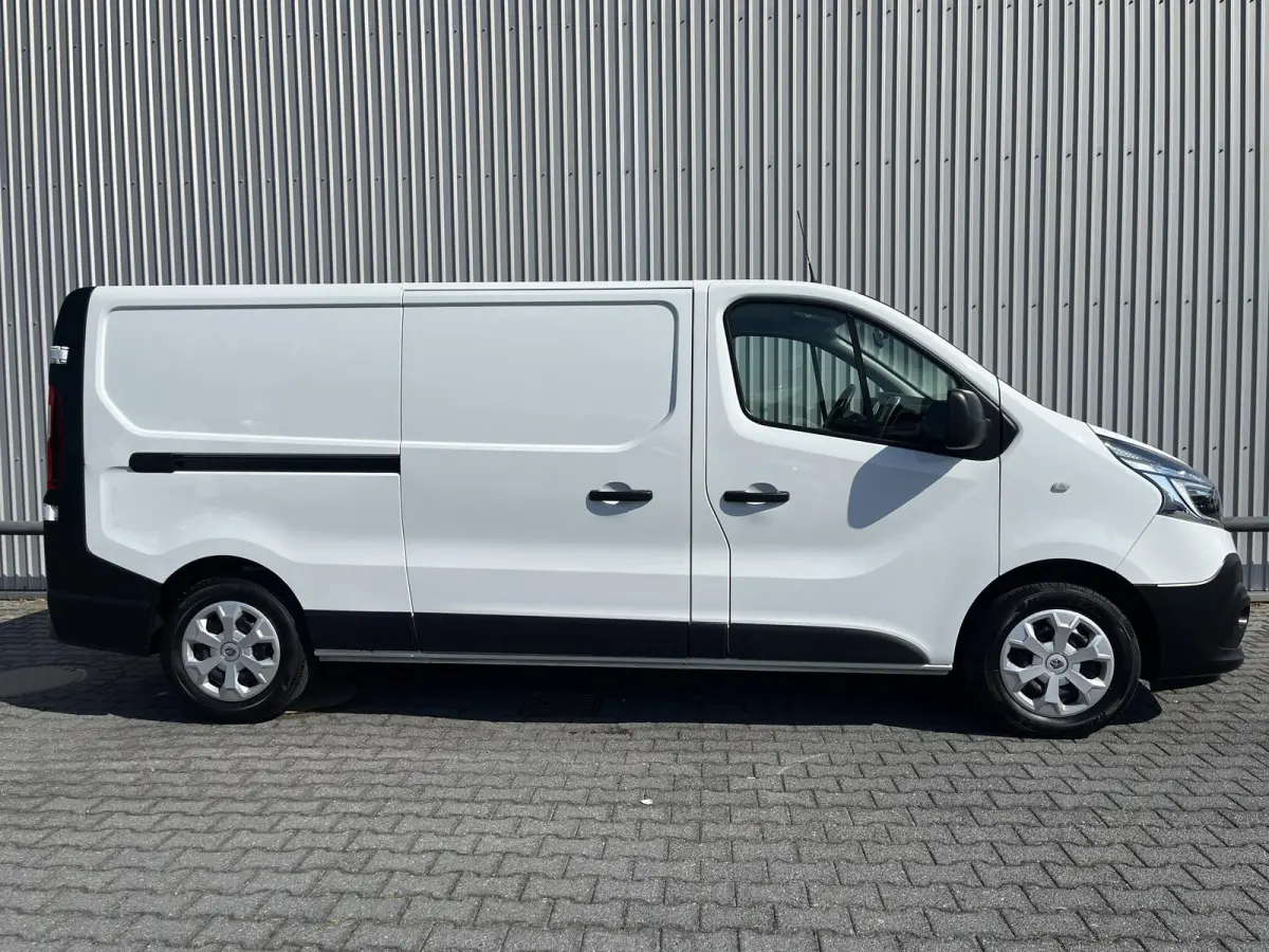 2.0 dCi 120 T29 L2H1*NAVI*HAAK*CRUISE*A/C*TEL*3PER