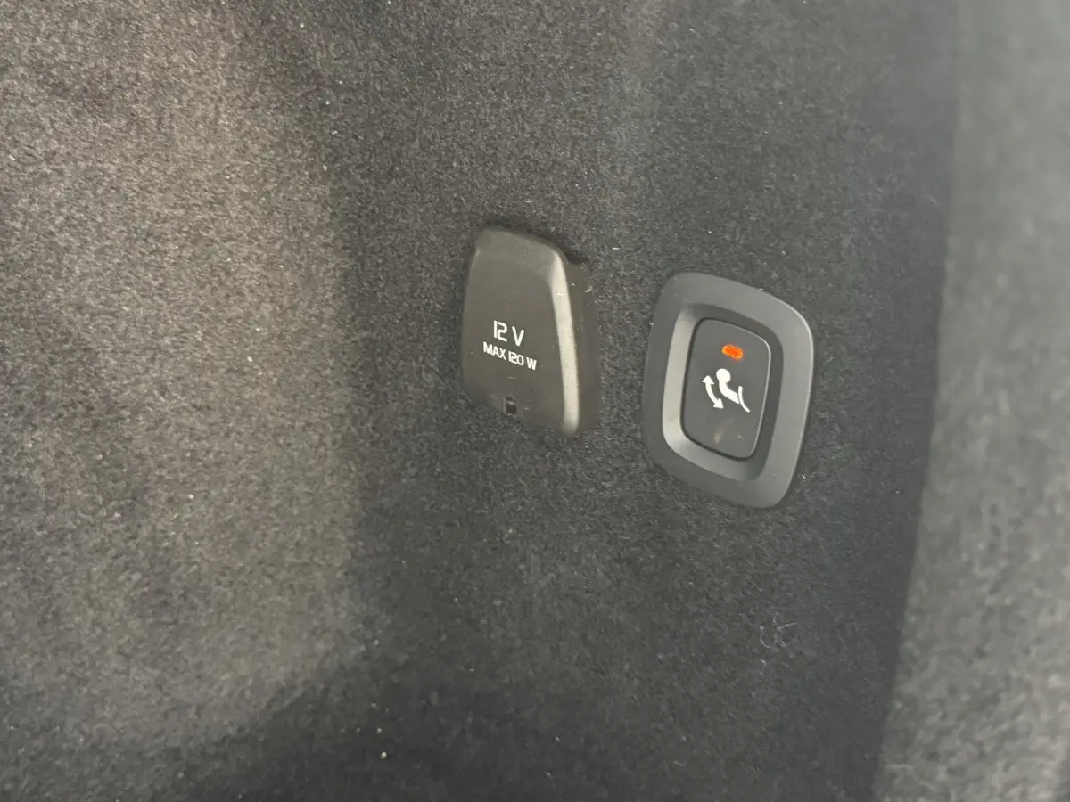 2.0 T8 Twin Engine AWD Inscription B&W HUD Pano Trekhaak Pilot Assist