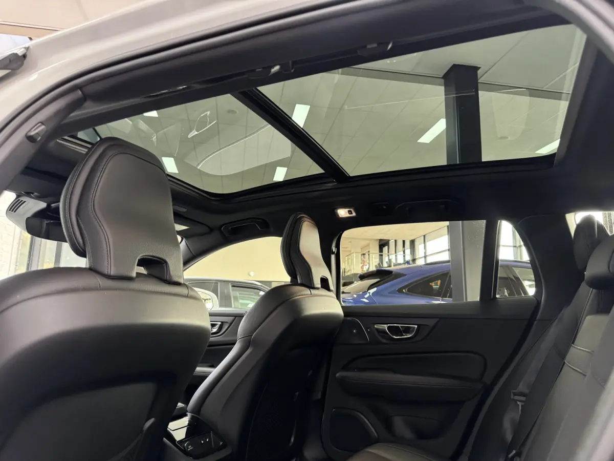 2.0 T8 Twin Engine AWD Inscription B&W HUD Pano Trekhaak Pilot Assist