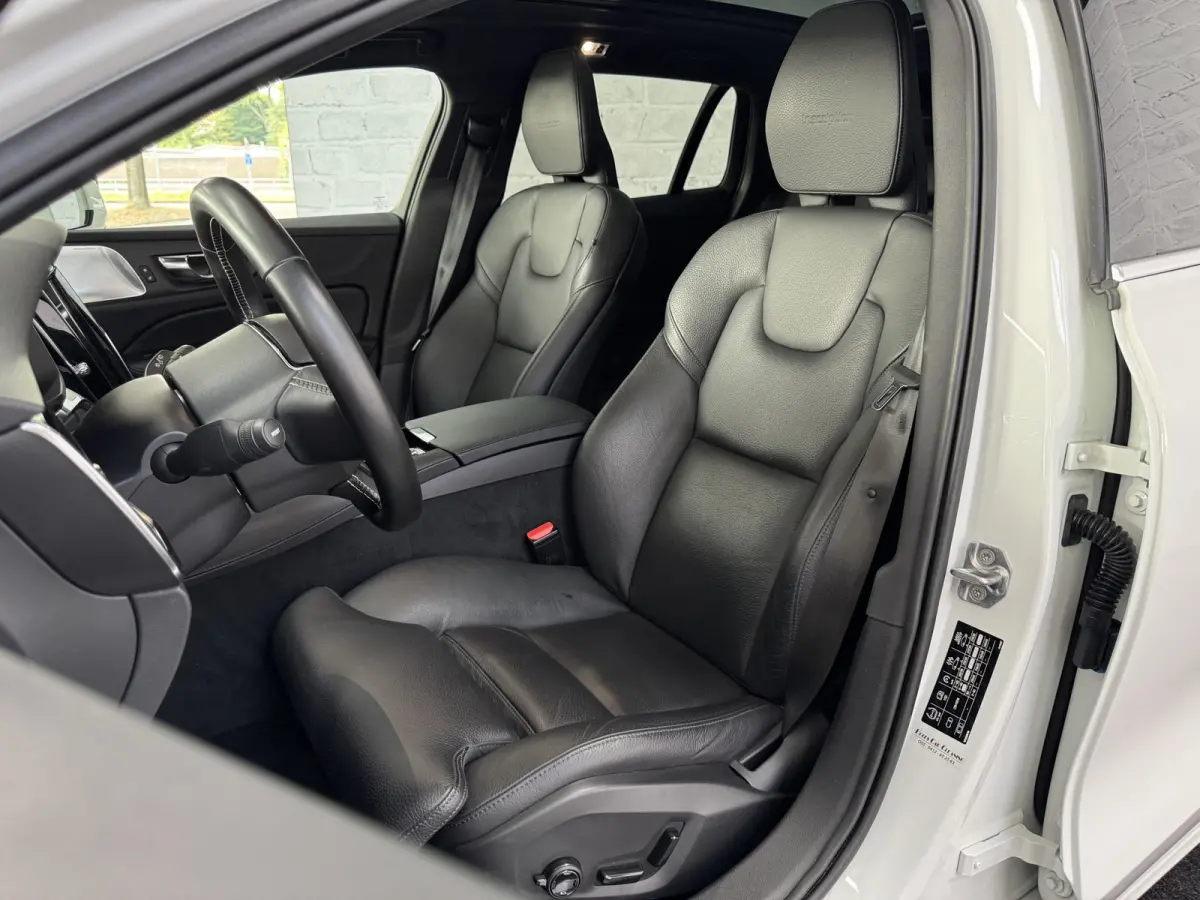 2.0 T8 Twin Engine AWD Inscription B&W HUD Pano Trekhaak Pilot Assist