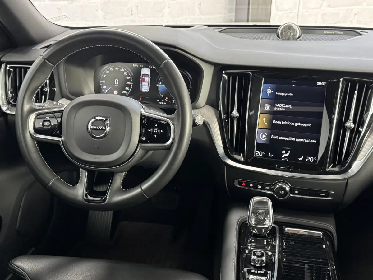 2.0 T8 Twin Engine AWD Inscription B&W HUD Pano Trekhaak Pilot Assist