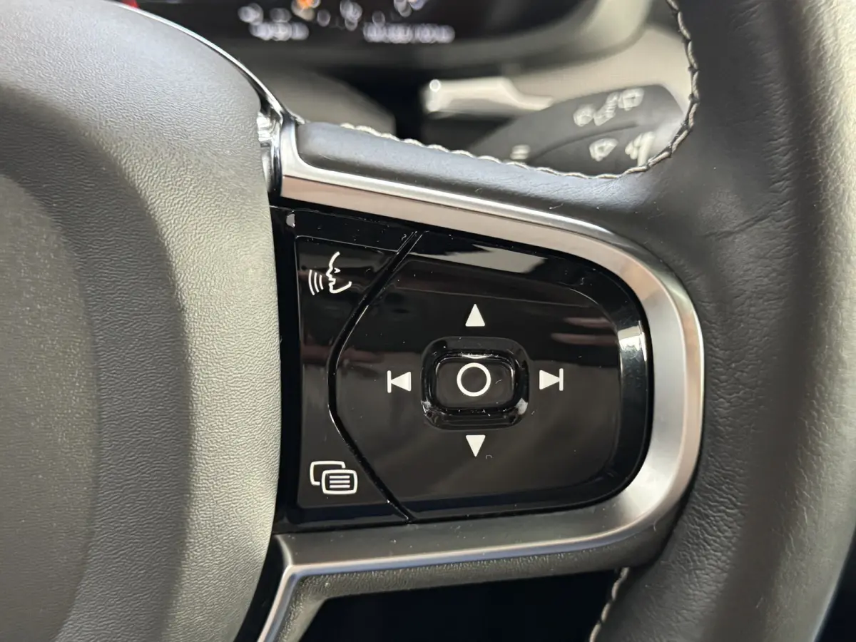 2.0 T8 Twin Engine AWD Inscription B&W HUD Pano Trekhaak Pilot Assist