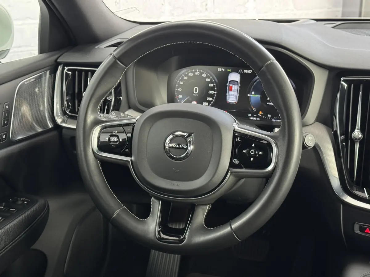 2.0 T8 Twin Engine AWD Inscription B&W HUD Pano Trekhaak Pilot Assist