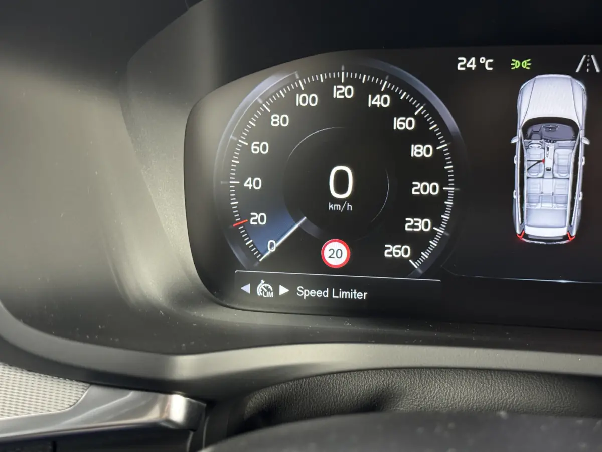 2.0 T8 Twin Engine AWD Inscription B&W HUD Pano Trekhaak Pilot Assist