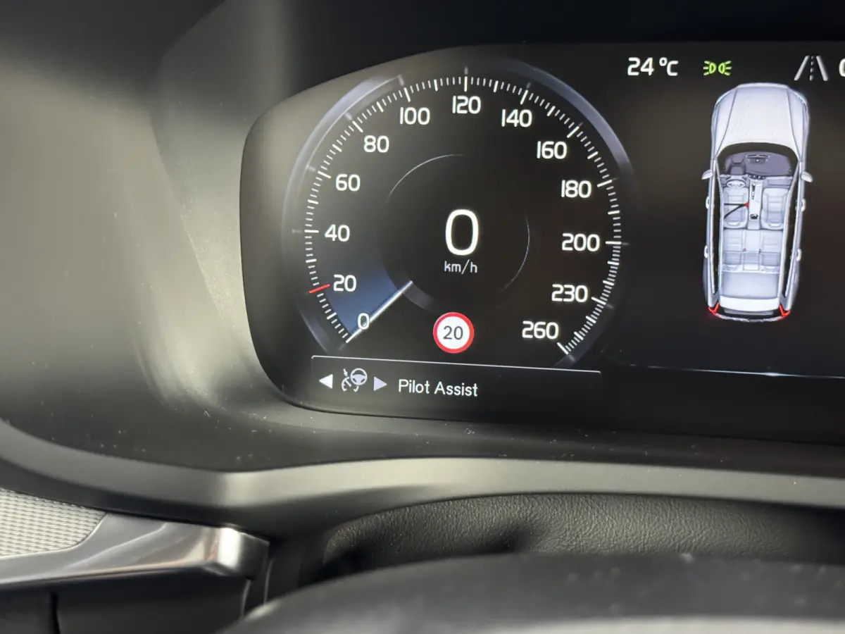 2.0 T8 Twin Engine AWD Inscription B&W HUD Pano Trekhaak Pilot Assist