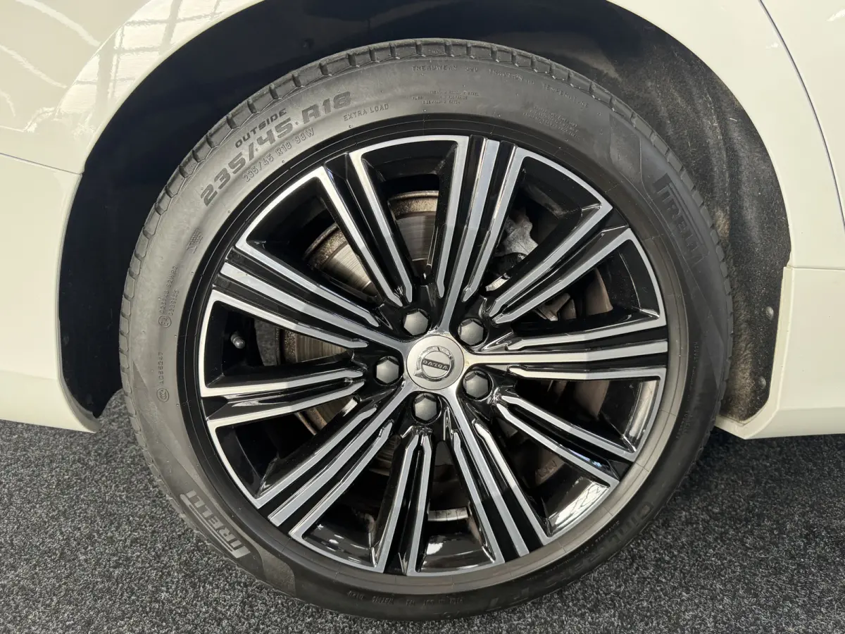2.0 T8 Twin Engine AWD Inscription B&W HUD Pano Trekhaak Pilot Assist