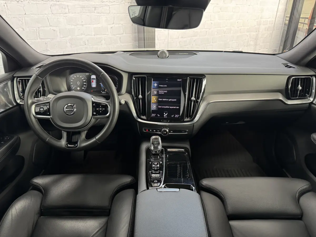 2.0 T8 Twin Engine AWD Inscription B&W HUD Pano Trekhaak Pilot Assist