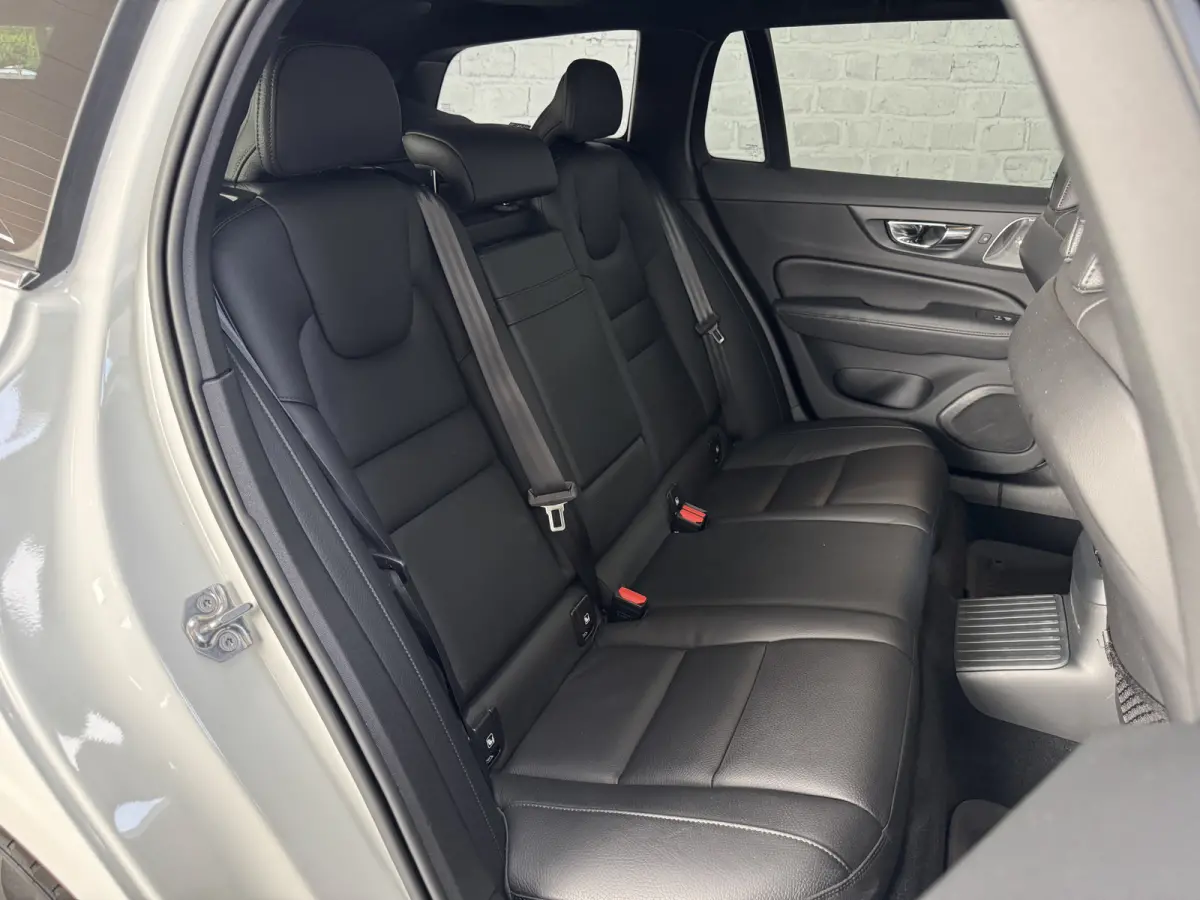 2.0 T8 Twin Engine AWD Inscription B&W HUD Pano Trekhaak Pilot Assist
