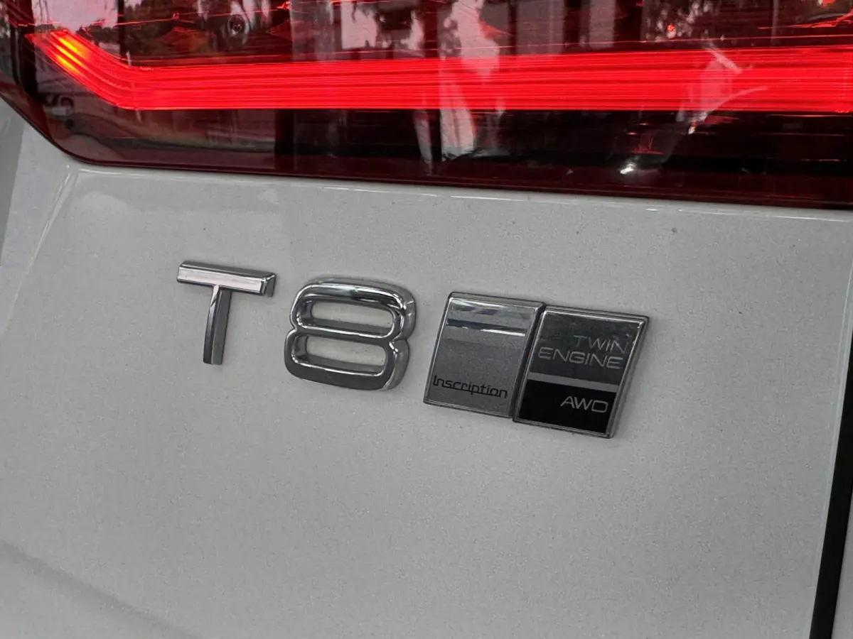 2.0 T8 Twin Engine AWD Inscription B&W HUD Pano Trekhaak Pilot Assist