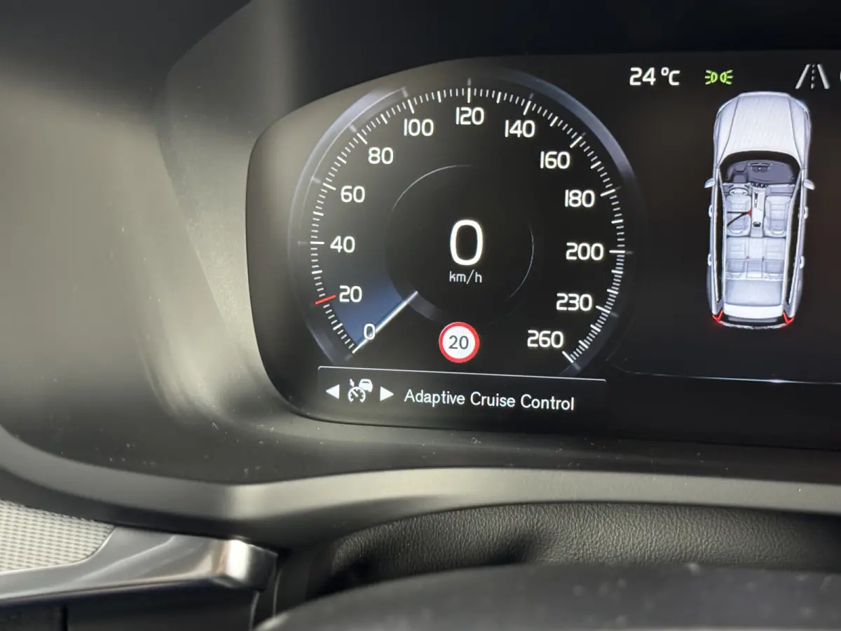 2.0 T8 Twin Engine AWD Inscription B&W HUD Pano Trekhaak Pilot Assist