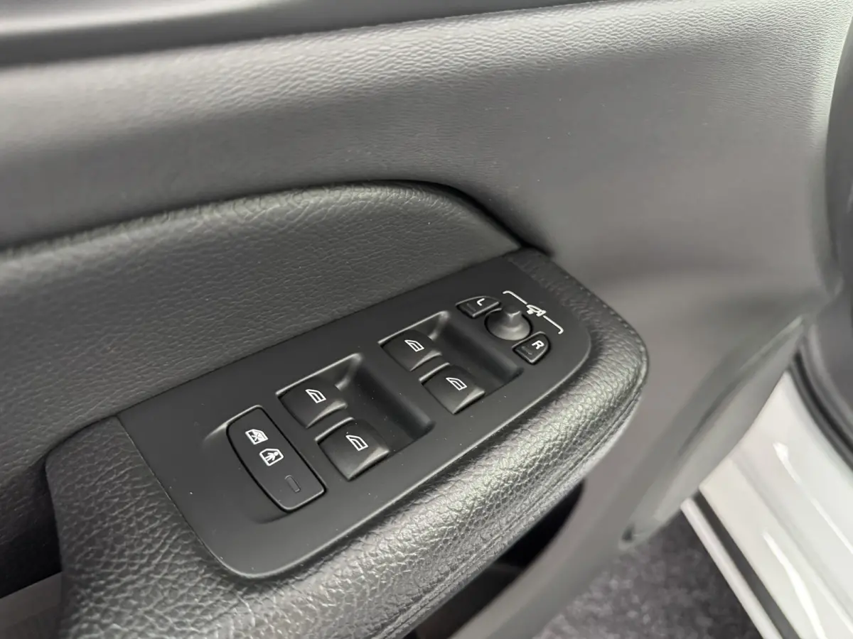 2.0 T8 Twin Engine AWD Inscription B&W HUD Pano Trekhaak Pilot Assist