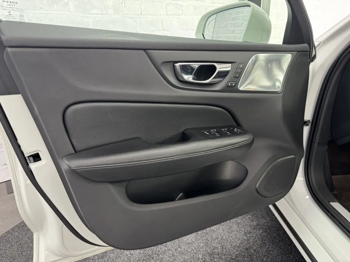 2.0 T8 Twin Engine AWD Inscription B&W HUD Pano Trekhaak Pilot Assist