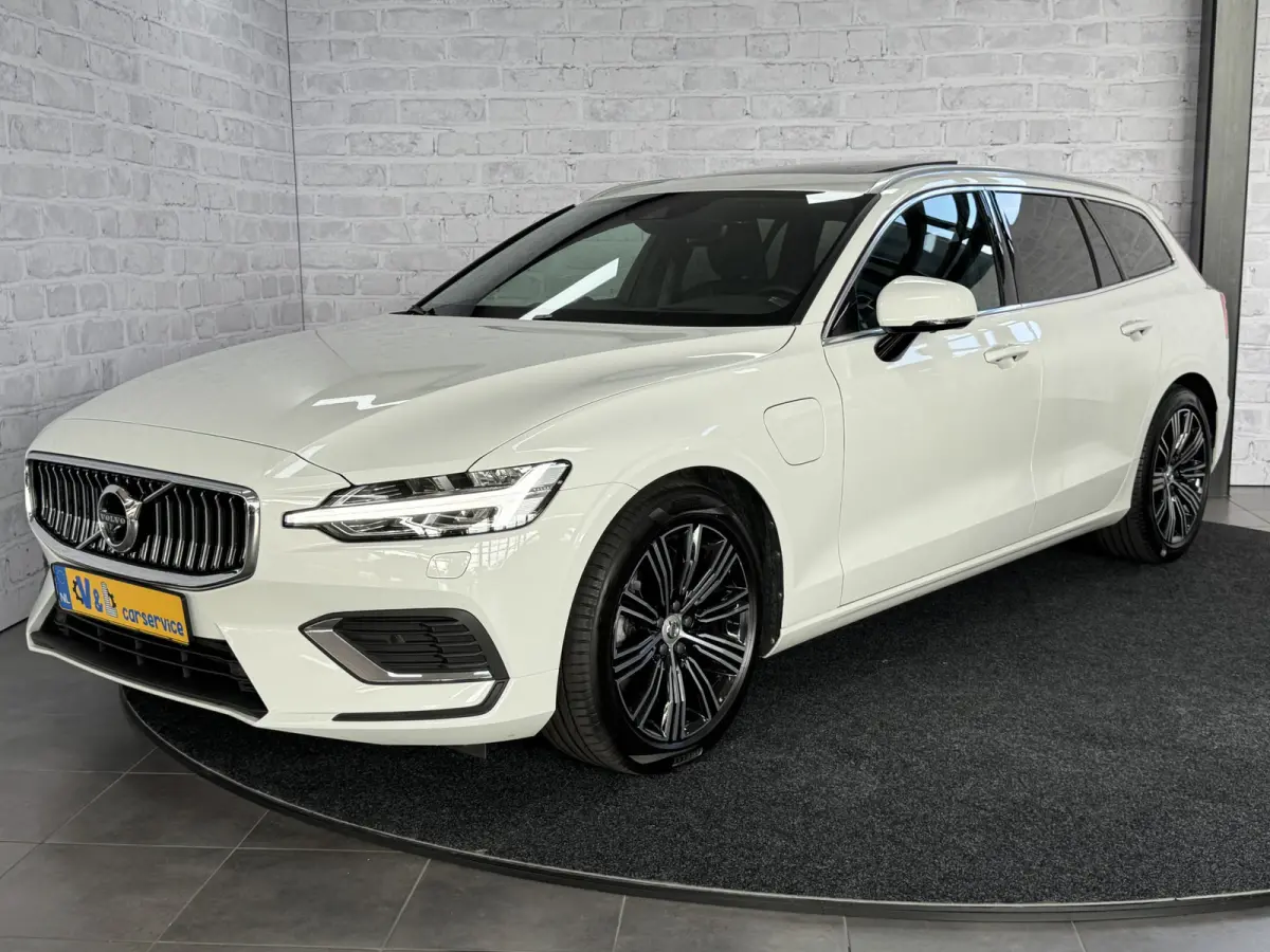 2.0 T8 Twin Engine AWD Inscription B&W HUD Pano Trekhaak Pilot Assist
