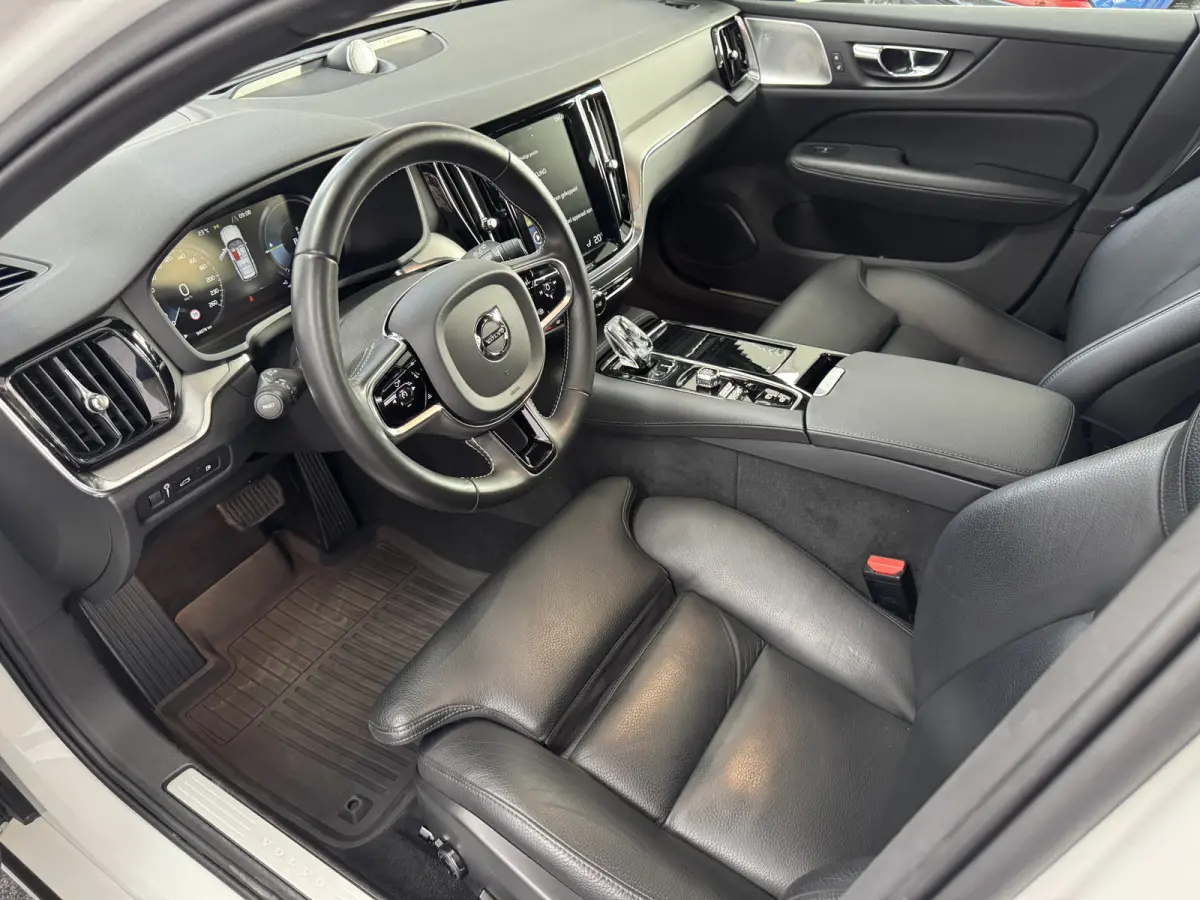 2.0 T8 Twin Engine AWD Inscription B&W HUD Pano Trekhaak Pilot Assist