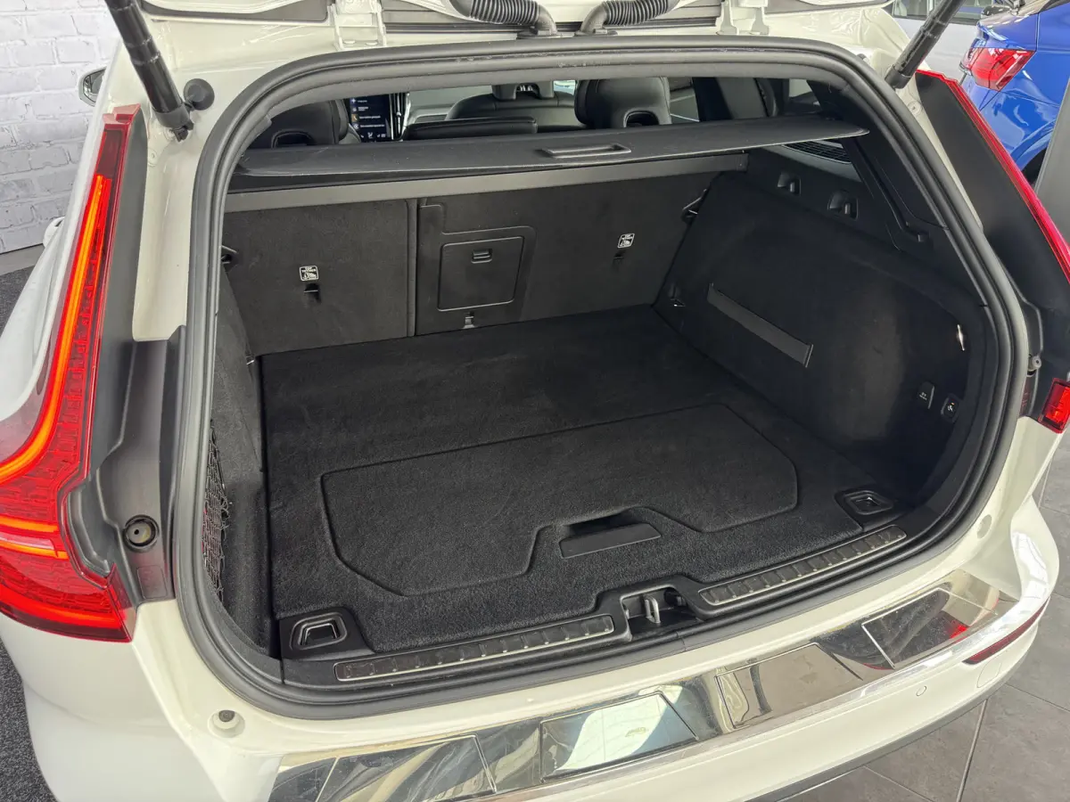 2.0 T8 Twin Engine AWD Inscription B&W HUD Pano Trekhaak Pilot Assist