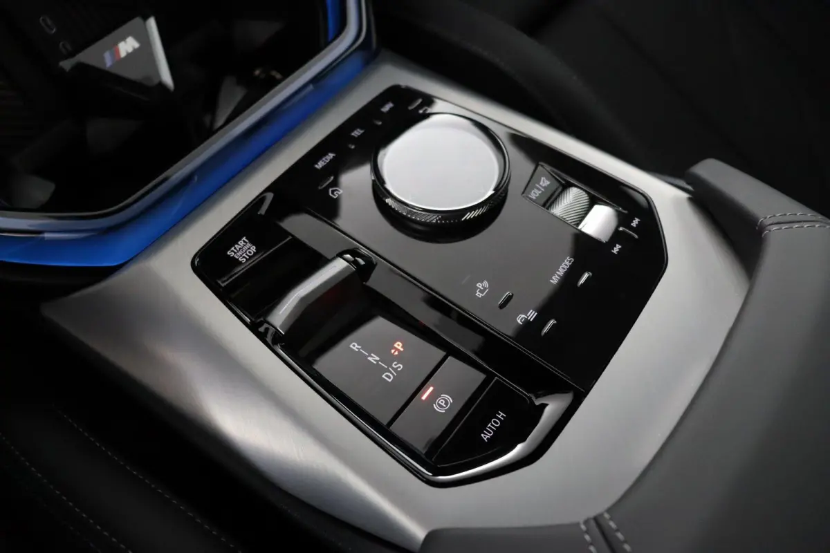 30e xDrive | SOH 100% | M-Sport | Panoramadak | Trekhaak | M-pakket Pro | Extra Getint Glas