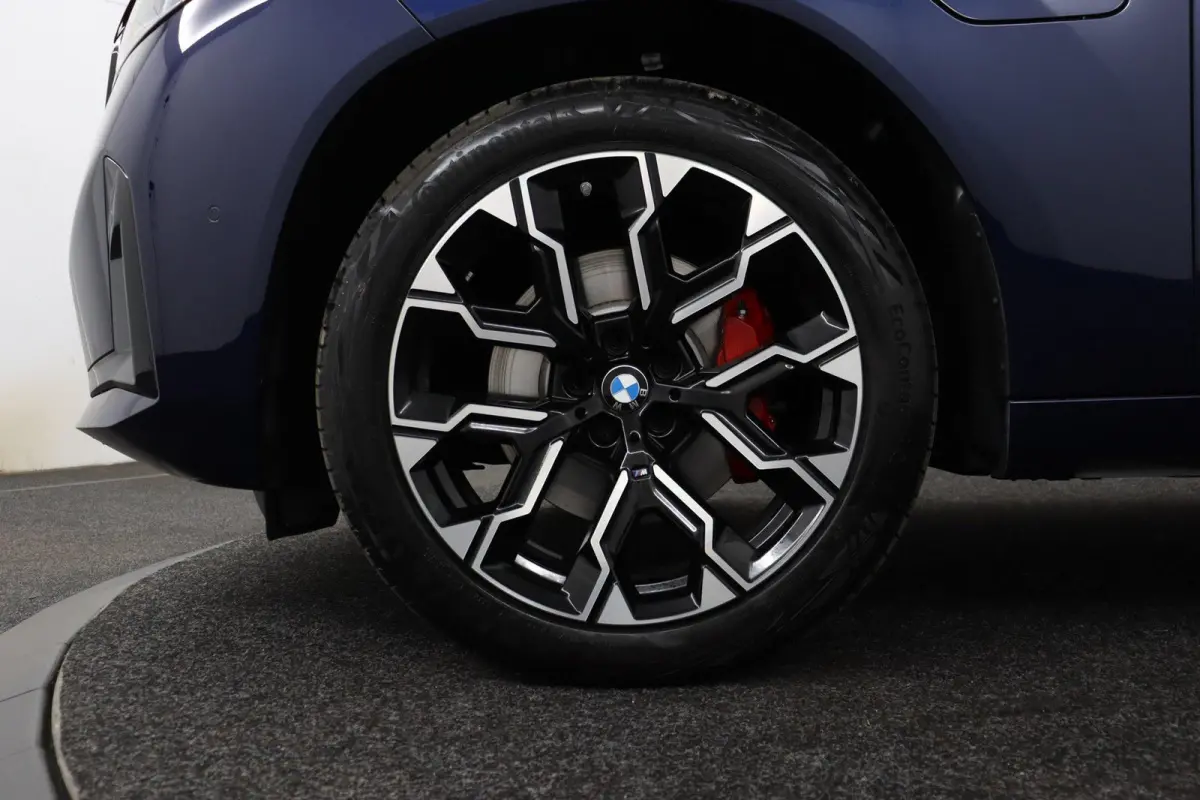 30e xDrive | SOH 100% | M-Sport | Panoramadak | Trekhaak | M-pakket Pro | Extra Getint Glas