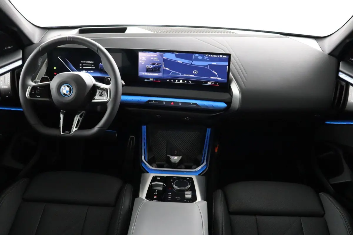 30e xDrive | SOH 100% | M-Sport | Panoramadak | Trekhaak | M-pakket Pro | Extra Getint Glas