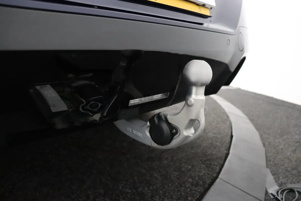 30e xDrive | SOH 100% | M-Sport | Panoramadak | Trekhaak | M-pakket Pro | Extra Getint Glas
