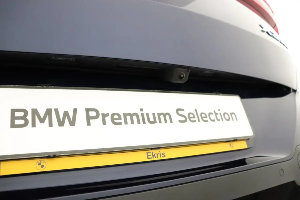30e xDrive | SOH 100% | M-Sport | Panoramadak | Trekhaak | M-pakket Pro | Extra Getint Glas