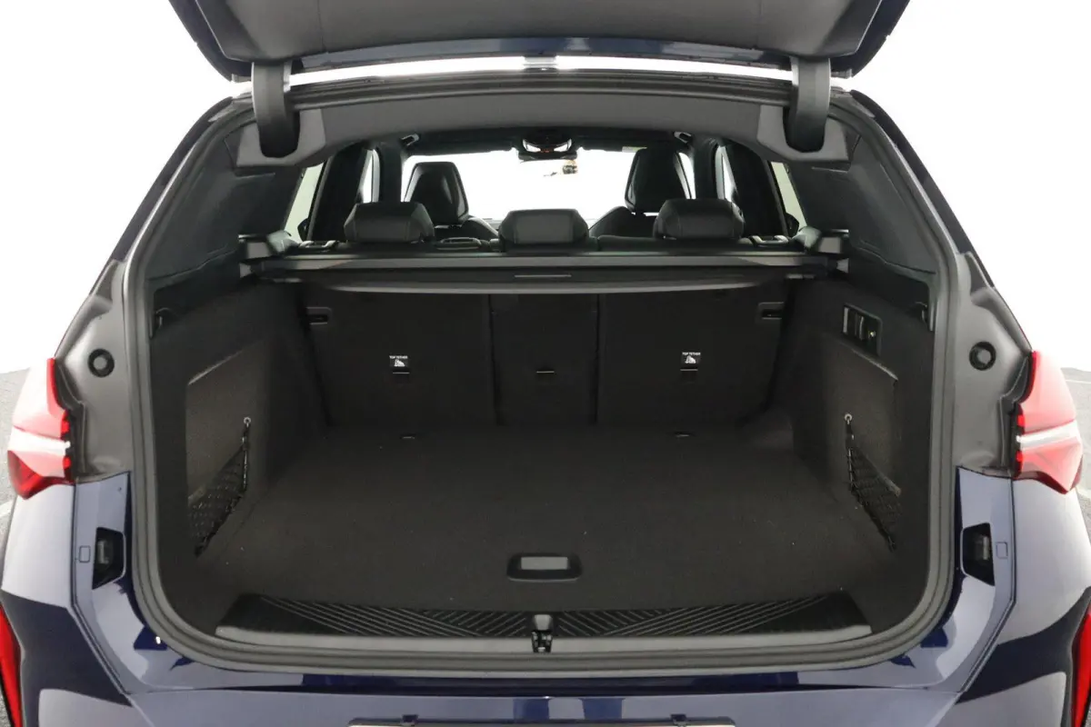 30e xDrive | SOH 100% | M-Sport | Panoramadak | Trekhaak | M-pakket Pro | Extra Getint Glas