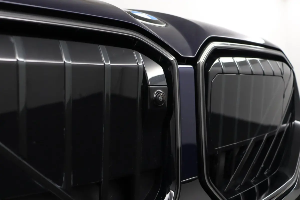 30e xDrive | SOH 100% | M-Sport | Panoramadak | Trekhaak | M-pakket Pro | Extra Getint Glas