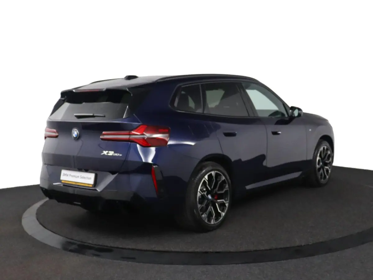 30e xDrive | SOH 100% | M-Sport | Panoramadak | Trekhaak | M-pakket Pro | Extra Getint Glas