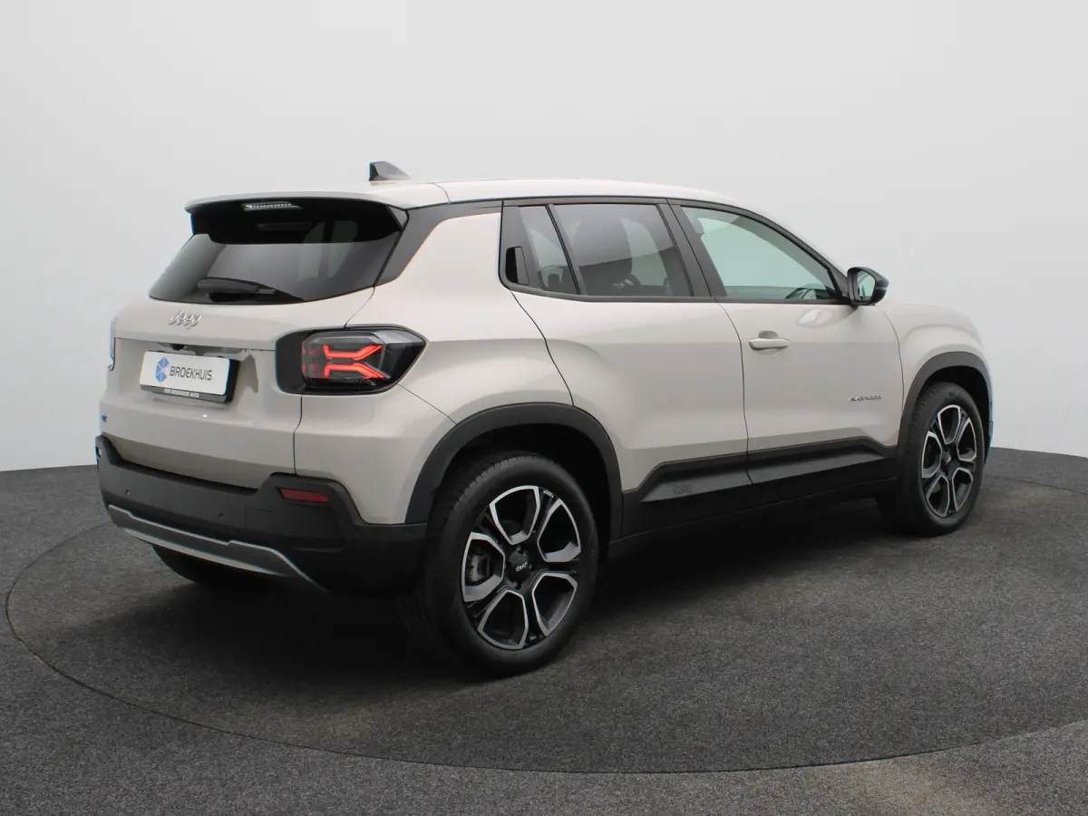 Summit 54 kWh | Adaptieve cruise | Keyless | Navi | Camera | PDC V+A |18"LMV |