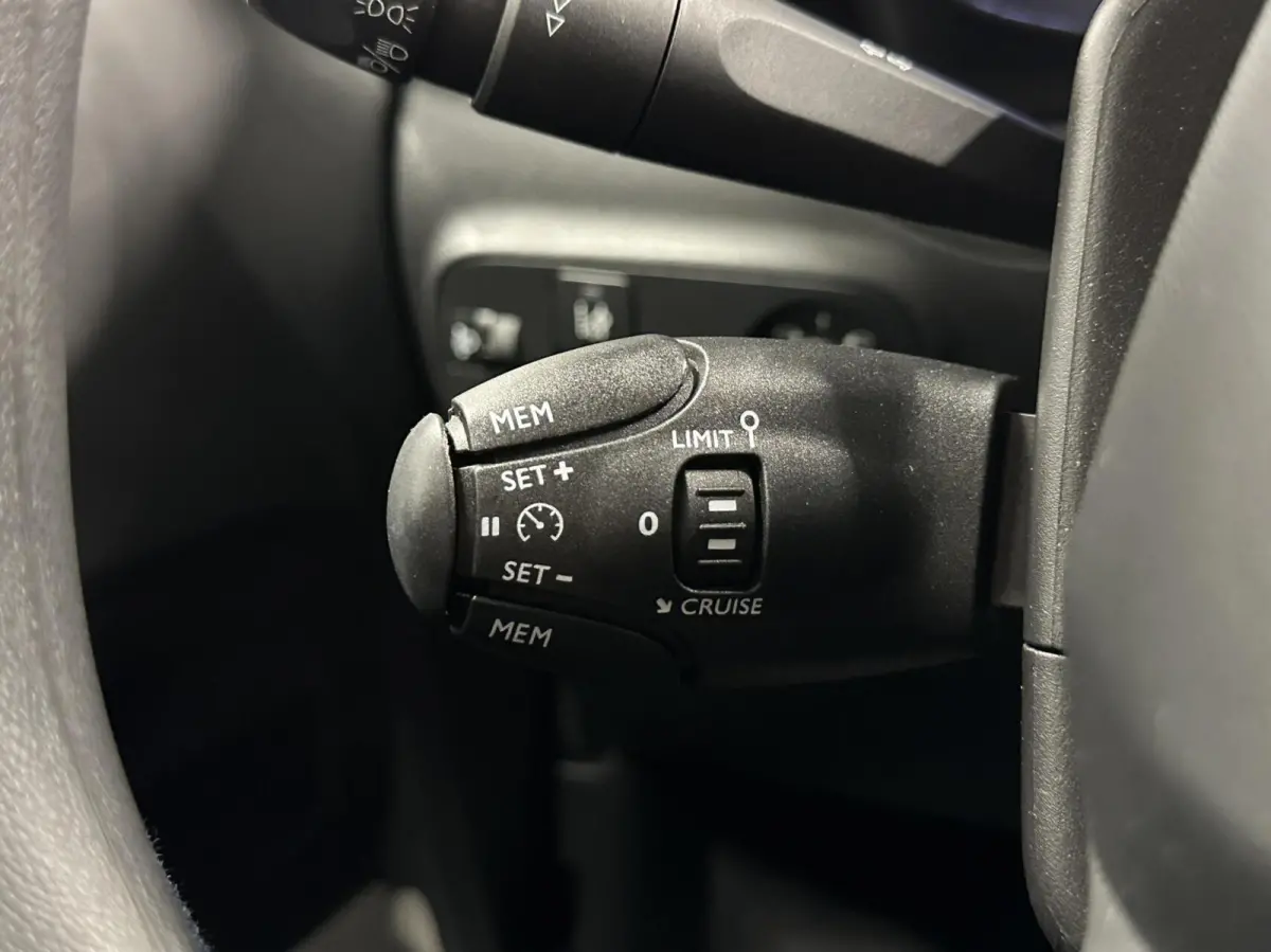 1.2 PureTech ELLE CARPLAY NAVI CRUISE 28000 KM.