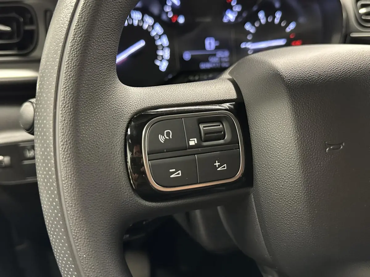 1.2 PureTech ELLE CARPLAY NAVI CRUISE 28000 KM.