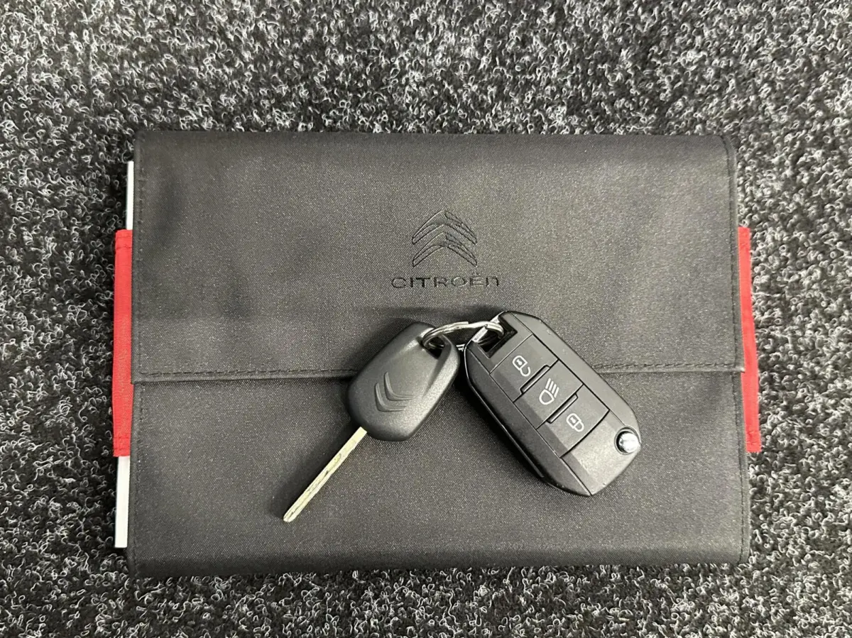 1.2 PureTech ELLE CARPLAY NAVI CRUISE 28000 KM.