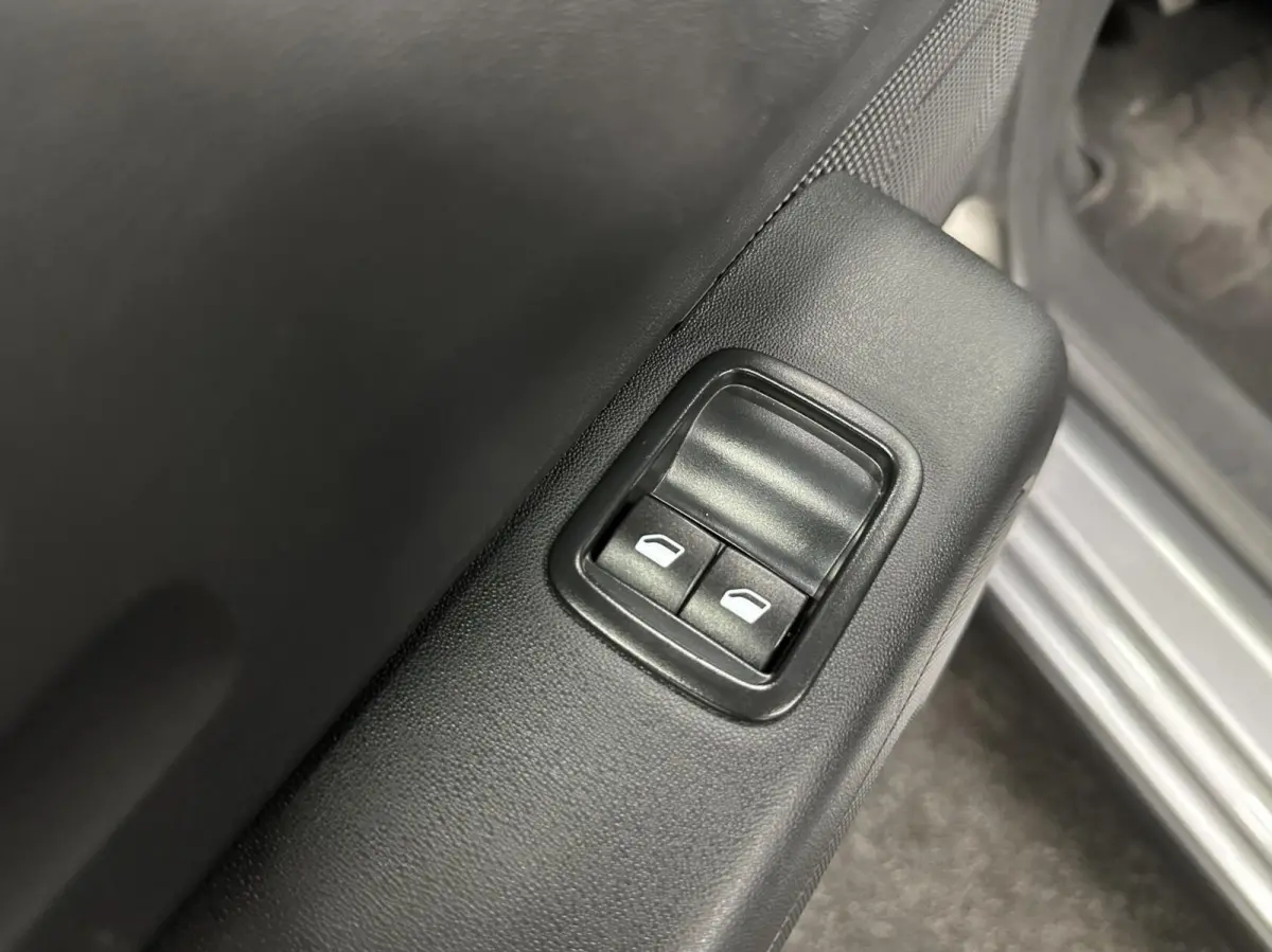 1.2 PureTech ELLE CARPLAY NAVI CRUISE 28000 KM.