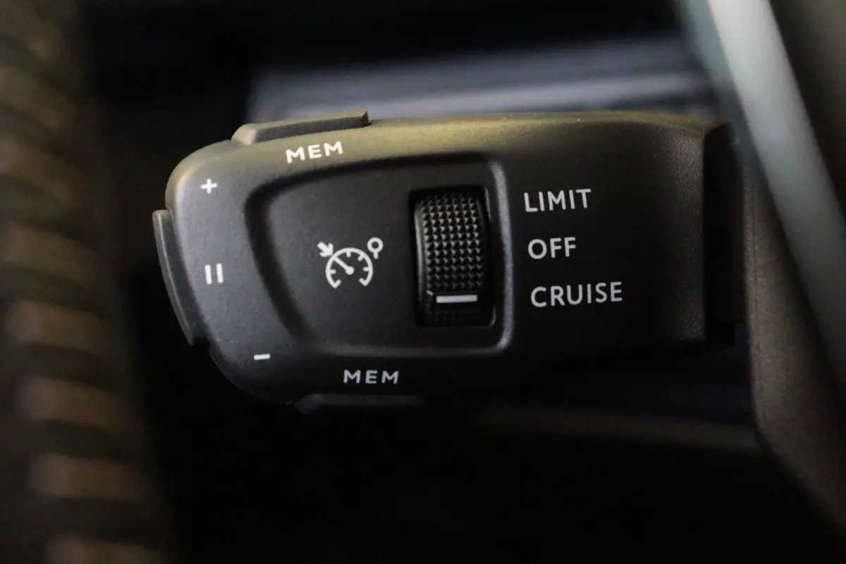 1.6 HYbrid 225 Active Pack Business | NAVI / APPCONNECT | CAMERA + PDC | CRUISE | LANE-ASSIST | VIRTUAL COCKPIT |