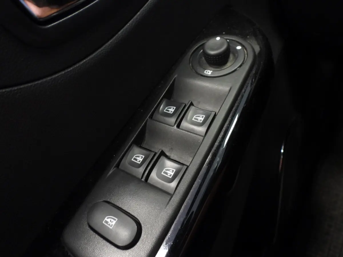 1.2 TCe Aut. Xmod CLIMA/CAMERA/CRUISE/17"LMV!