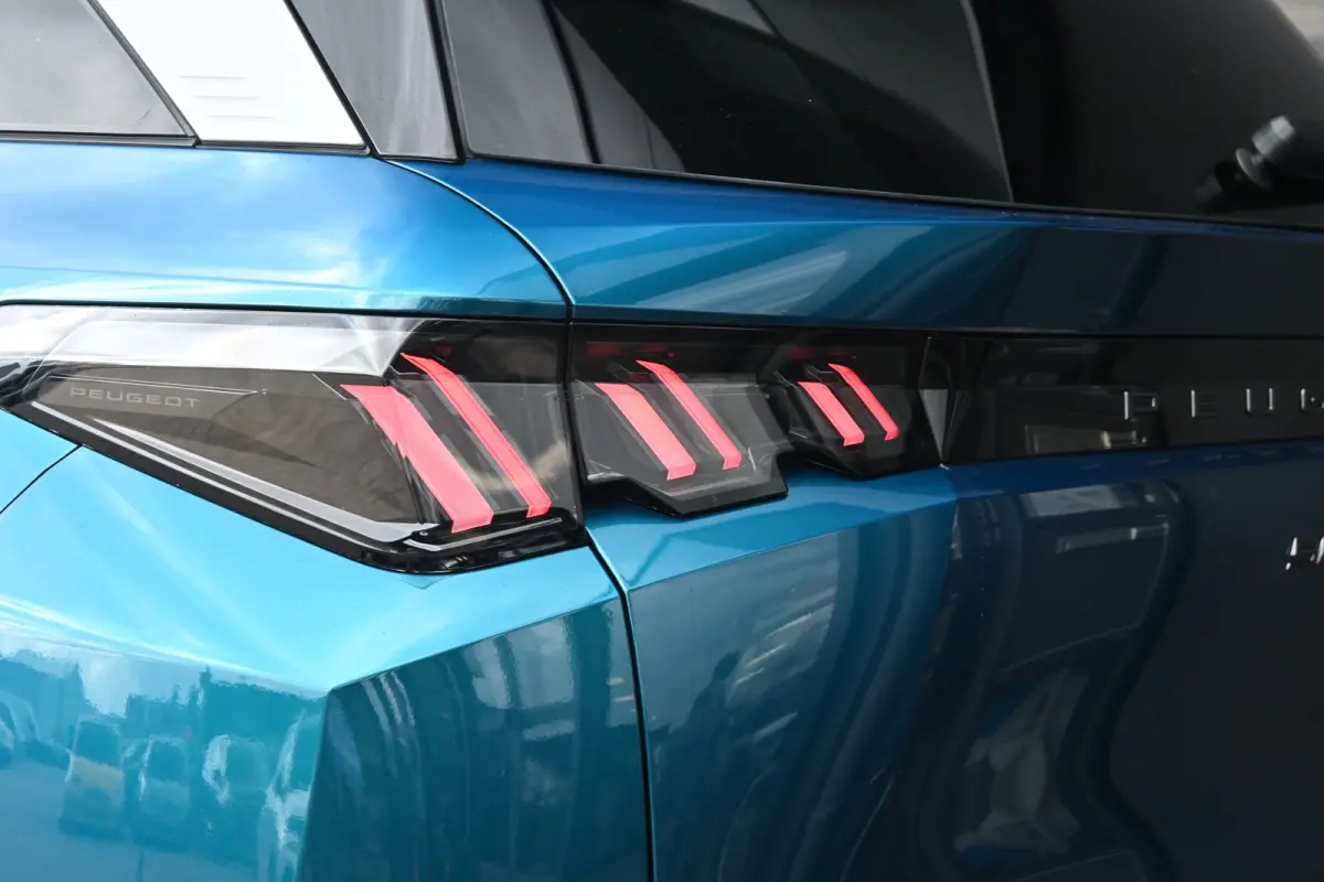1.6 Plug-in Hybrid 195 Allure 7p Tot 8 Jaar Garantie! | AGR-Comfortstoel | 360 Camera | Adaptive Cruise | Stuur/Stoelverwarming | Dodehoek-Detectie | !!