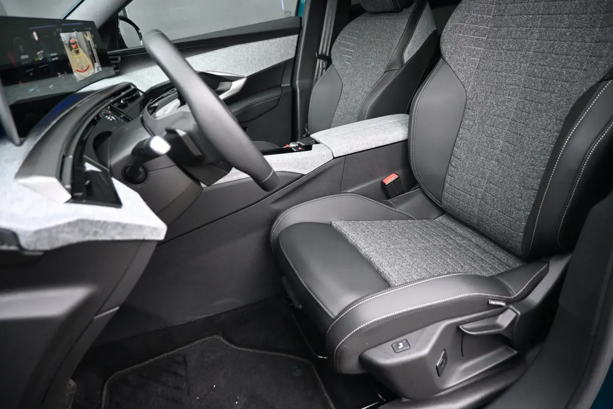 1.6 Plug-in Hybrid 195 Allure 7p Tot 8 Jaar Garantie! | AGR-Comfortstoel | 360 Camera | Adaptive Cruise | Stuur/Stoelverwarming | Dodehoek-Detectie | !!