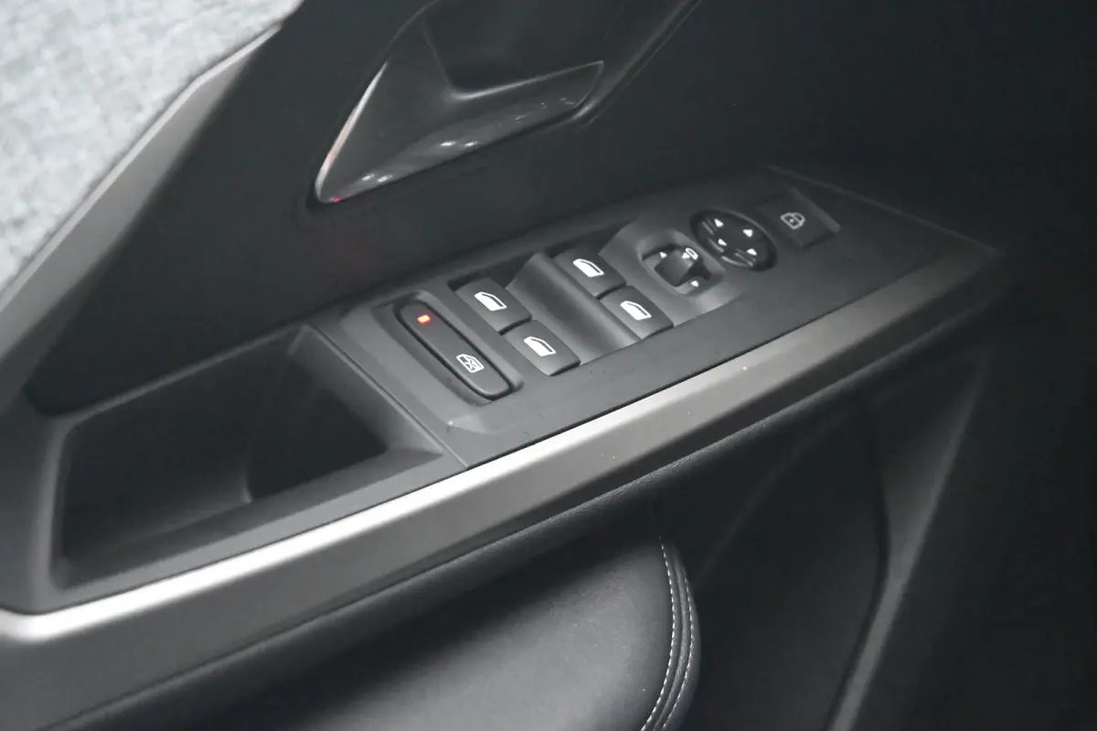 1.6 Plug-in Hybrid 195 Allure 7p Tot 8 Jaar Garantie! | AGR-Comfortstoel | 360 Camera | Adaptive Cruise | Stuur/Stoelverwarming | Dodehoek-Detectie | !!