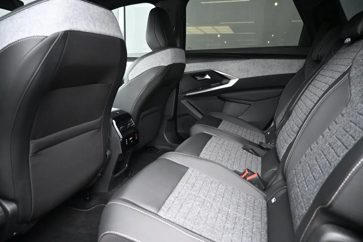 1.6 Plug-in Hybrid 195 Allure 7p Tot 8 Jaar Garantie! | AGR-Comfortstoel | 360 Camera | Adaptive Cruise | Stuur/Stoelverwarming | Dodehoek-Detectie | !!