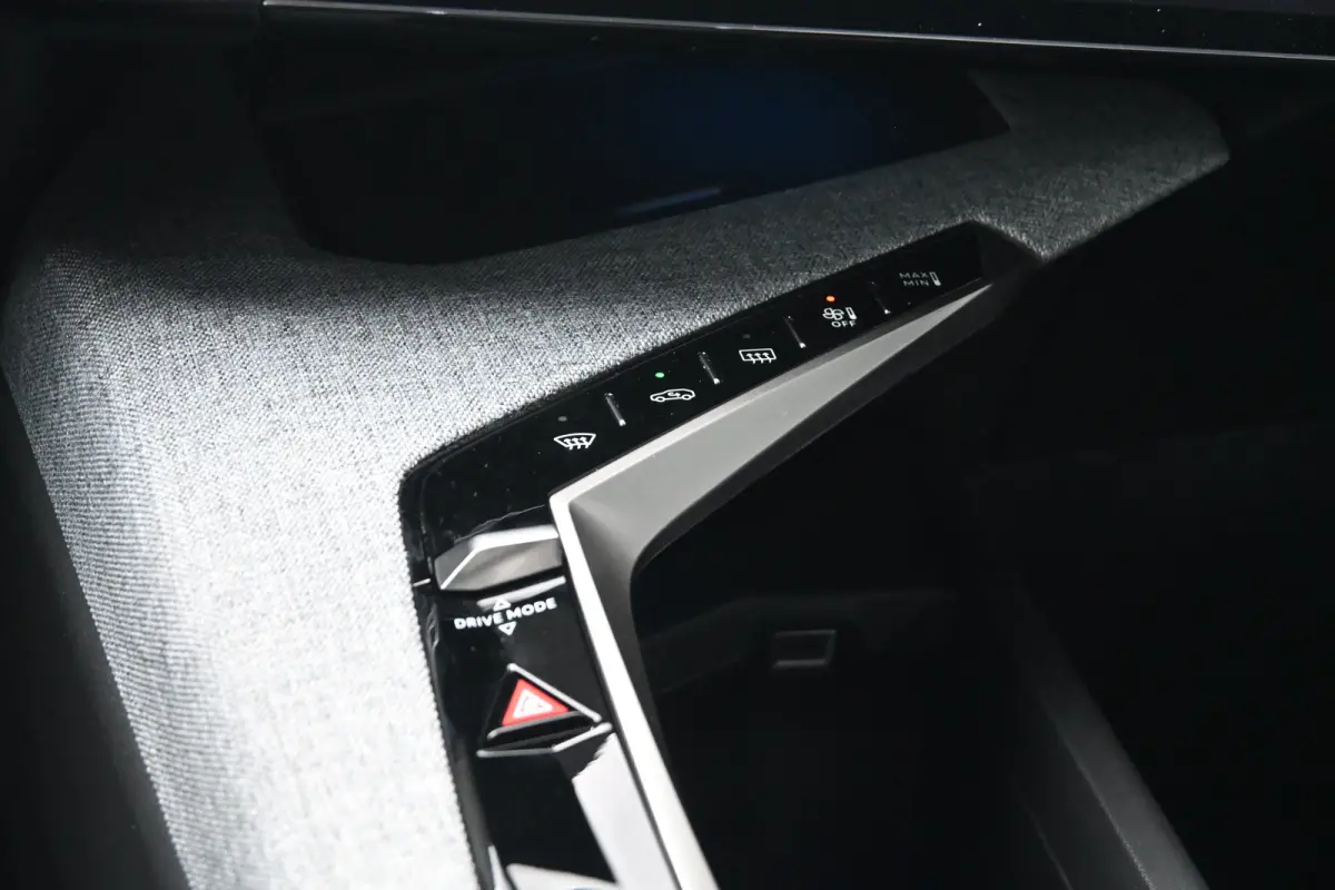 1.6 Plug-in Hybrid 195 Allure 7p Tot 8 Jaar Garantie! | AGR-Comfortstoel | 360 Camera | Adaptive Cruise | Stuur/Stoelverwarming | Dodehoek-Detectie | !!