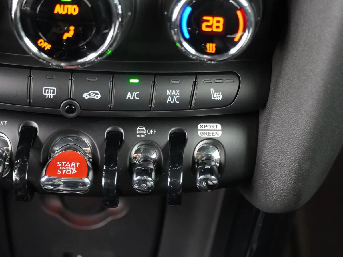 Cooper JCW pakket | Stoelverwarming | LED | Parkeersensoren |