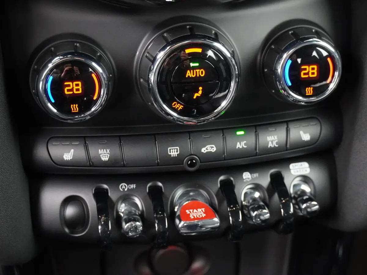 Cooper JCW pakket | Stoelverwarming | LED | Parkeersensoren |