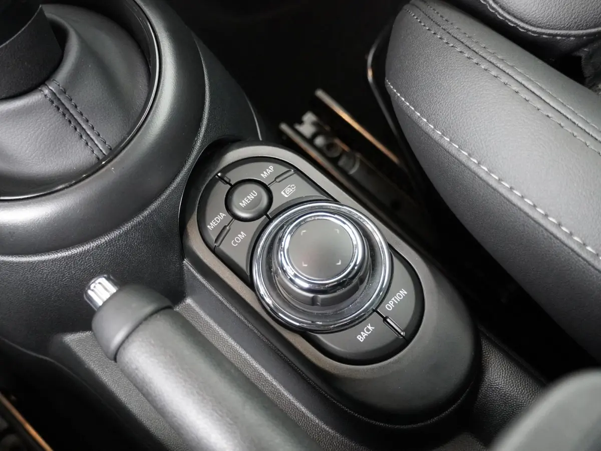 Cooper JCW pakket | Stoelverwarming | LED | Parkeersensoren |