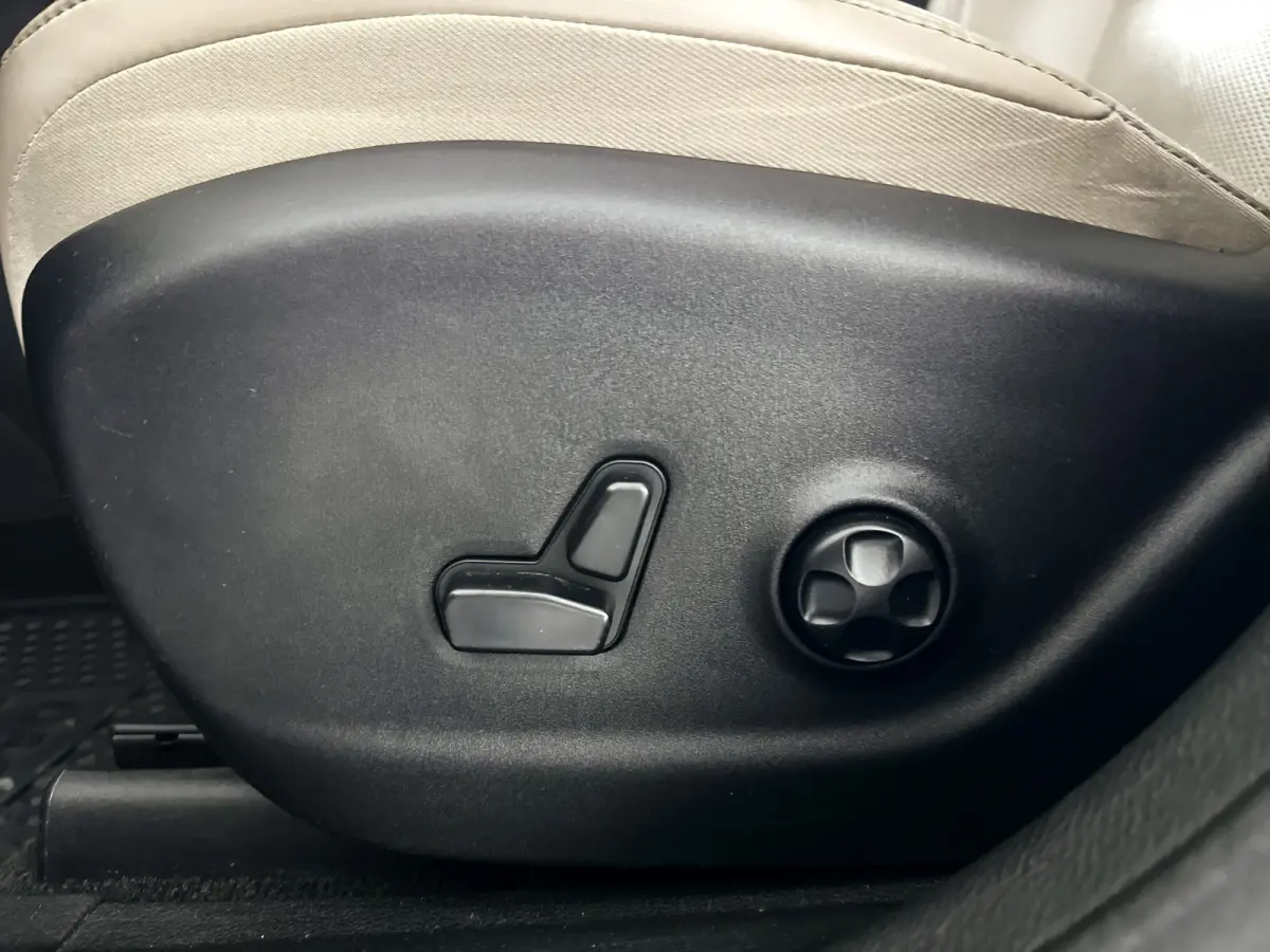 2.2 Limited | Panoramadak | Parkeercamera | Stoel- en stuurverwarming | Stoelventilatie | Elektrische bestuurdersstoel