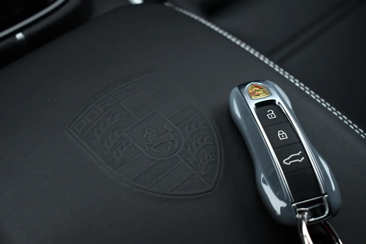 4.0 Turbo E-Hybrid GT Burmester PDCC Carbon HUD ACC 360