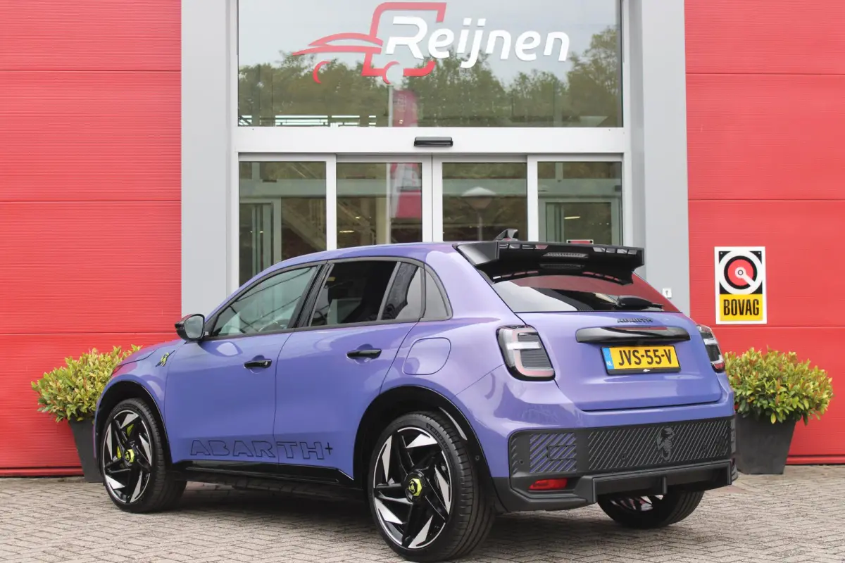 SCORPIONISSIMA 280PK 54 kWh | SABELT PERFORMANCE SPORT STOELEN/BEKLEDING | ENGINE SOUND GENERATOR | PACK DESIGN SCORPIONISSIMA | PACK TECH SCORPIONISSIMA | PACK WINTER (STOEL VERWARMING/VOOR