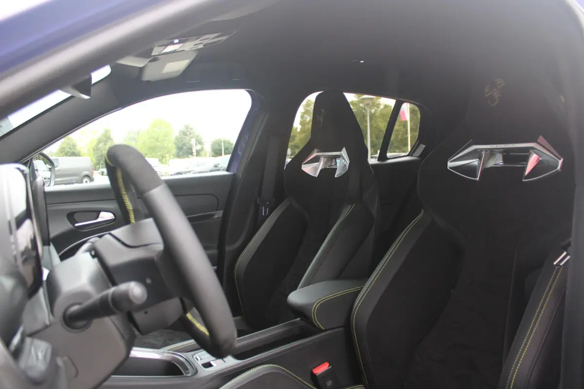 SCORPIONISSIMA 280PK 54 kWh | SABELT PERFORMANCE SPORT STOELEN/BEKLEDING | ENGINE SOUND GENERATOR | PACK DESIGN SCORPIONISSIMA | PACK TECH SCORPIONISSIMA | PACK WINTER (STOEL VERWARMING/VOOR