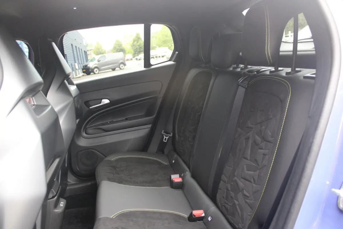 SCORPIONISSIMA 280PK 54 kWh | SABELT PERFORMANCE SPORT STOELEN/BEKLEDING | ENGINE SOUND GENERATOR | PACK DESIGN SCORPIONISSIMA | PACK TECH SCORPIONISSIMA | PACK WINTER (STOEL VERWARMING/VOOR