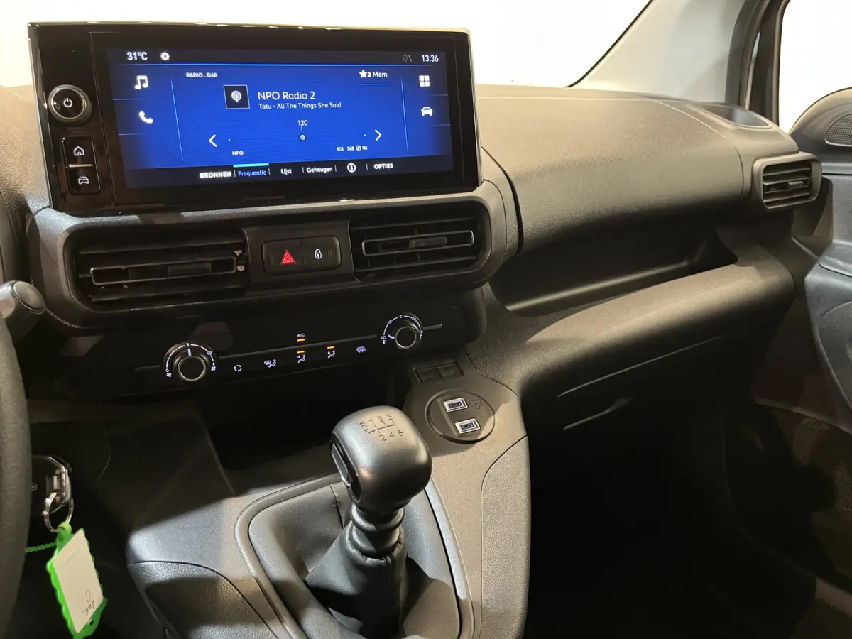 1.2 PureTech 110 PK L1 BENZINE / NIEUW MODEL / Euro 6 / Airco / CarPlay / Camera / Cruise Control / 52.850  KM !!