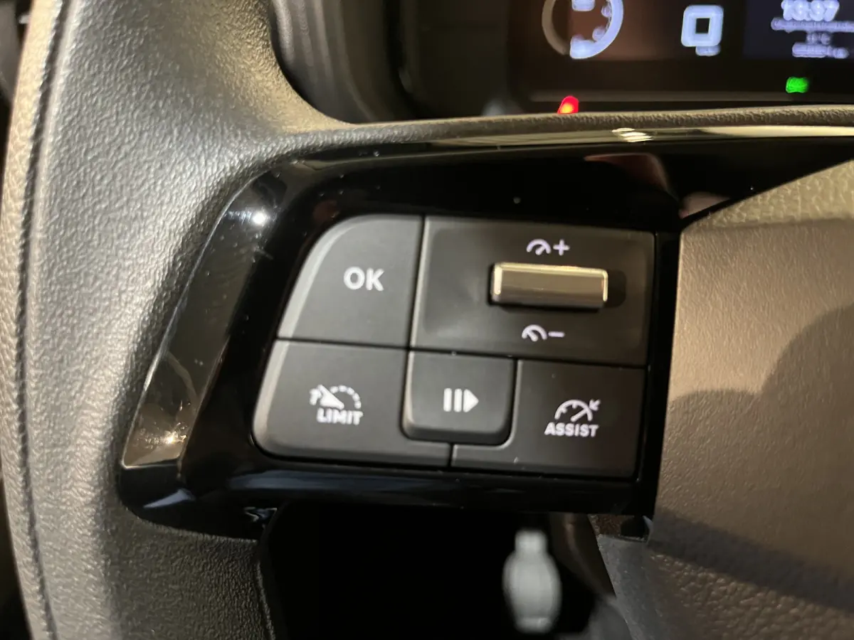 1.2 PureTech 110 PK L1 BENZINE / NIEUW MODEL / Euro 6 / Airco / CarPlay / Camera / Cruise Control / 52.850  KM !!