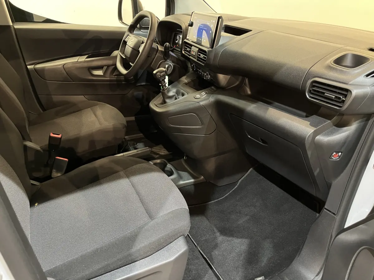 1.2 PureTech 110 PK L1 BENZINE / NIEUW MODEL / Euro 6 / Airco / CarPlay / Camera / Cruise Control / 52.850  KM !!